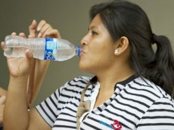 Beber dos litros al día es una recomendación estandarizada que cada persona debe consultar de manera particular con su médico tratante. EL INFORMADOR / ARCHIVO