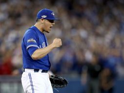 En este duelo volvió a lucir el estelar relevista mexicano Roberto Osuna, al cerrar para Toronto con un capítulo completo. AFP / Elsa