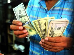 La divisa estadounidense será adquirida en un mínimo de 17.83 pesos. EL INFORMADOR / ARCHIVO