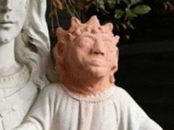 Una artista voluntaria fue la responsable de esta restauración. TWITTER / @arturoki