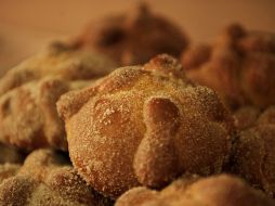 Comer pan de muerto es una costumbre mexicana muy arraigada y su consumo es una manera de honrar y recordar a los ancestros. EL INFORMADOR / ARCHIVO