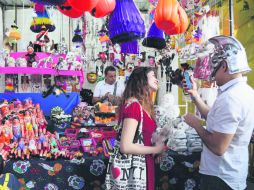 Multicolor. El espacio rescata los juguetes de antaño y ofrece todo para los altares de muertos. ESPECIAL / Gobierno de Guadalajara