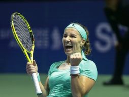 Clasificada in extremis para el Masters, tras su victoria el sábado en Moscú, continúa sorprendiendo en el torneo de las mejores. EFE / W. Woon