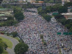 Los opositores llaman a una huelga general de 12 horas el próximo viernes para continuar con sus exigencias contra el gobierno. EFE / M. Gutiérrez