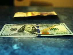 Al cierre de ayer instituciones bancarias de la Ciudad de México ofertaron el dólar libre hasta en 19.10 pesos. EL INFORMADOR / ARCHIVO