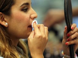 Ponerse maquillaje puede ser divertido a veces, pero removerlo es lo peor del mundo. EL INFORMADOR / ARCHIVO