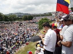 Miles de partidarios de Maduro se concentraron en los alrededores del Palacio de Miraflores. NTX / J. Cohen