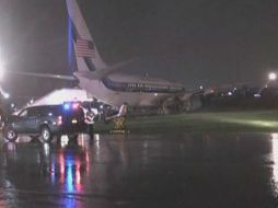 Los pasajeros, incluyendo a Pence, fueron evacuados por la parte trasera de la aeronave. TWITTER / @UniPolitica