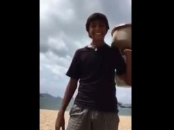 Paco se hizo viral en las redes sociales por su elaborado y divertido discurso para vender empanadas en Acapulco. YOUTUBE / 7Regiones