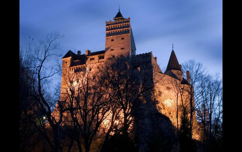 Los invitados no saben lo que les espera, como tampoco lo sabían los protagonistas de la novela de Bram Stoker. ESPECIAL / bran-castle.com