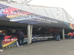 Gorras, camisetas, llaveros, linternas, en el ''stand'' hay artículos para todos los gustos y presupuestos. EL INFORMADOR / P. Gallardo