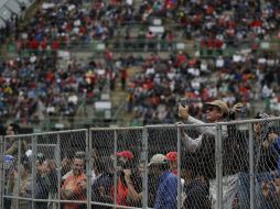 Los aplausos, gritos y ánimo del público fueron suficientes para olvidar las bajas temperaturas. AP / R. Blackwell