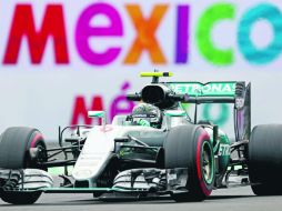 Nico Rosberg mejoró su tiempo en la segunda práctica de ayer. Al final dijo que debe estudiar más la pista. AFP /