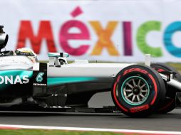 El actual campeón del mundo no claudica en retener su título y busca ganar la carrera de este domingo. AFP / M. Thompson