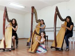 Arpistas. Atrás: Paola Petersen, Sarah Mendoza y Uzi Luna. Al frente, Julieta Treviño. EL INFORMADOR / A. Camacho