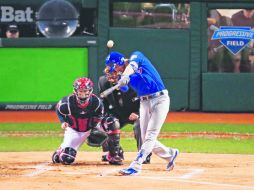 Progressive Field. Kris Bryant # 17 de los Chicago Cubs, conecta un jonrón solitario durante el primer turno de su equipo. AFP /