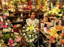 Las visitas las realizaron en sitios de venta de flores, veladoras, arreglos, disfraces, pan de muerto, entre otras. EL INFORMADOR / ARCHIVO