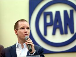 El panista defendió en entrevista que gasta en función de lo que tiene, ya que su esposa gana 50 mil pesos mensuales y él 48 mil. NTX / ARCHIVO