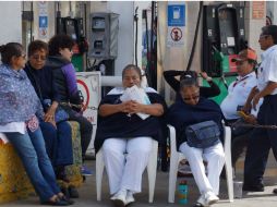 Los inconformes cerraron por segunda ocasión en esta semana la gasolinera ‘Fonapás’, a fin de presionar a las autoridades. SUN / E. Hernández