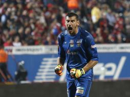 El portero felino Nahuel Guzmán no se midió al provocar a la tribuna local. NTX / E. Castro