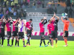 Al final los jugadores rojinegros se despidieron de sus aficionados aplaudiendo el apoyo que les brindaron a lo largo del torneo. MEXSPORT /