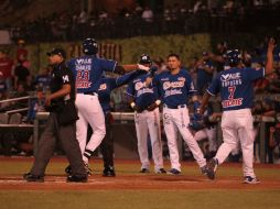 Los albiazules no pudieron descifrar los lanzamientos de los serpentineros de los Mayos. EL INFORMADOR / ARCHIVO