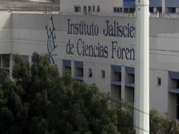 Por el resguardo de los indicios, el vehículo fue trasladado junto con el cuerpo a las instalaciones de Ciencias Forenses. EL INFORMADOR / ARCHIVO