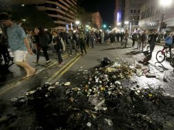 Unas 500 salieron a las calles al lado de la Universidad de California en Los Angeles, algunos gritando groserías contra Trump. AP / J. Tyska