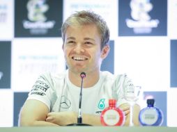 El piloto afirma que por el momento no piensa en celebraciones porque, según dijo, ''todo puede pasar'' en la F1. EFE / R. Nogueira