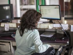 Considerarse ''prisionero'' del escritorio y trabajar a marchas forzadas, desgasta al individuo y prima el desorden en sus actividades. EL INFORMADOR / ARCHIVO