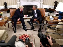 La reunión de Trump con Obama en la Oficina Oval fue registrada por el grupo de reporteros de la Casa Blanca. AFP / W. McNamee