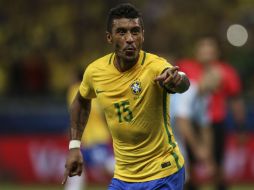 Paulinho celebra su gol, el 3-0 que cerró la cuenta. EFE / A. Lacerda