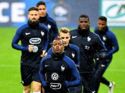 La Selección de Francia entrenó ayer en Saint Denis para recibir hoy a Suecia, en partido que definirá al líder del Grupo A. AFP / F. Fife