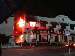 Desde la mañana de este sábado iniciaron los disturbios en Catemaco. EFE / J. Cruz