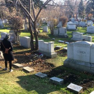 Leonard Cohen, descansa en Montreal