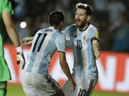 Messi abrió el marcador a los 9 minutos de tiro libre y luego asistió en dos ocasiones. AP / V. Caivano