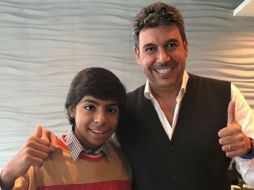 Elías Ayub publicó una foto junto al joven Franciso Orihuela. TWITTER / @arturoelias