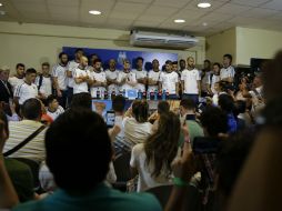 Messi, acompañado por sus 25 compañeros, aseguró que prefirió encarar a los medios en vez de mandar un comunicado. AP / N. Pisarenko