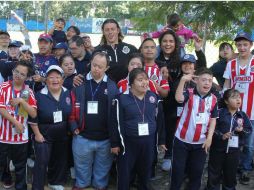 Desde su época con entrenador en Argentina, Almeyda se ha distinguido por sus iniciativas en favor de los niños con síndrome de Down. TWITTER / @Chivas