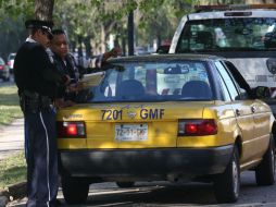 En un primer corte habían sancionado a cuatro taxistas, aunque el operativo sigue durante la mañana. EL INFORMADOR / G. Gallo