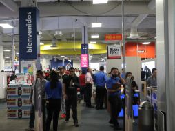 Comprar por Internet, es una buena manera de evitar filas. EL INFORMADOR / P. Franco