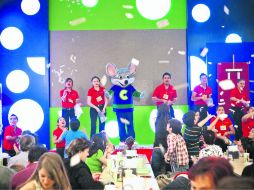 Uno de los festejos en Chuck E. Cheese’s. ESPECIAL /