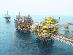 Una baja en la producción elevaría los precios del combustible en el mediano plazo. EFE /