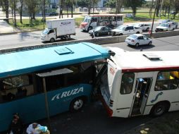 El accidente ocurre a la altura de Tabachines, alrededor de las 13:00 horas. ESPECIAL / Bomberos de Zapopan