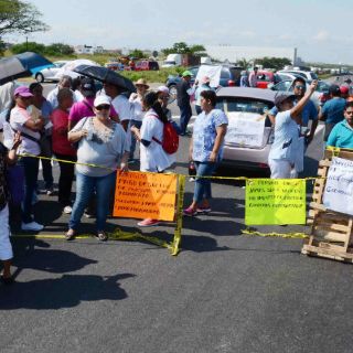 Protestas de empleados llegan a Casa Veracruz