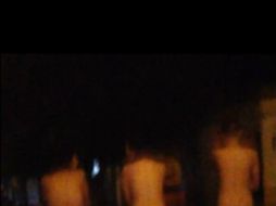 En las redes sociales circularon fotografías donde se muestra a las mujeres que tratan de ocultar su cuerpo con sus manos. ESPECIAL /