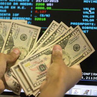 Bancos capitalinos venden dólar hasta en 21.13 pesos