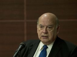 Insulza adelanta que espera recorrer el país y presentar sus puntos de vista para luego participar en las primarias. AFP / ARCHIVO