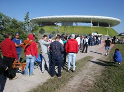 Aficionados hacen largas filas para comprar las entradas. EL INFORMADOR / R. Tamayo