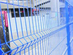 Avance. La empresa contratada trabaja a marcha forzada en la instalación de las rejas en el Estadio Jalisco. EL INFORMADOR / M. Valdez